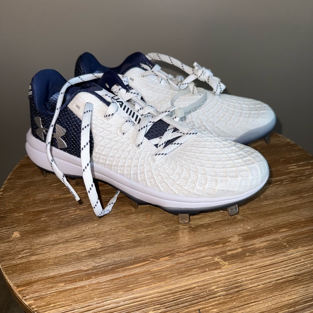 Under Armour (7) Brand New Blue and White Softball Cleats
